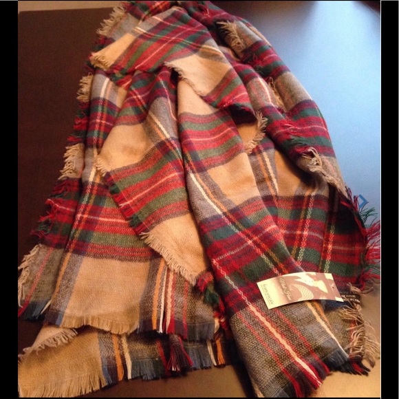 NWT Francesca’s Elegant Soft Oversized Plaid Wrap - Picture 10 of 13